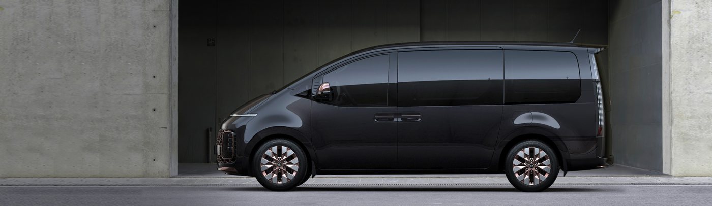 Closer view at the front part of Hyundai car with its logo and grille