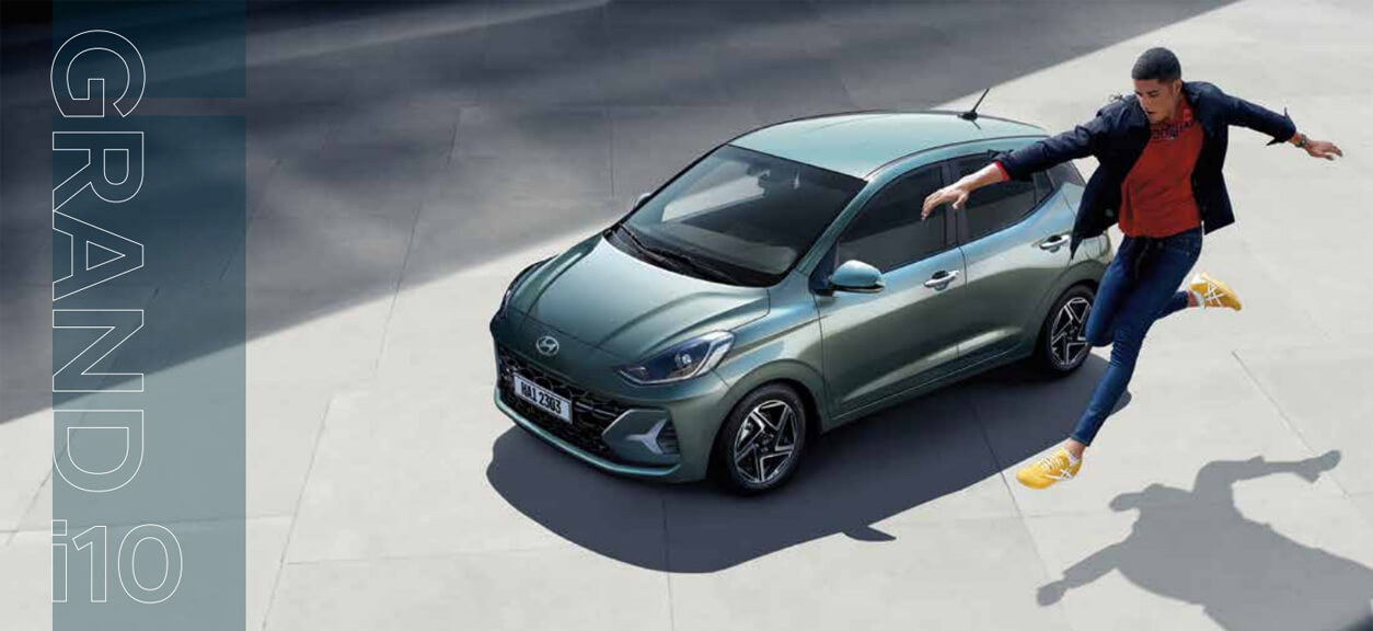 Closer view at the front part of Hyundai car with its logo and grille