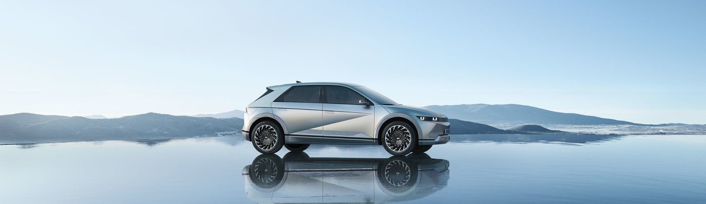 Closer view at the front part of Hyundai car with its logo and grille